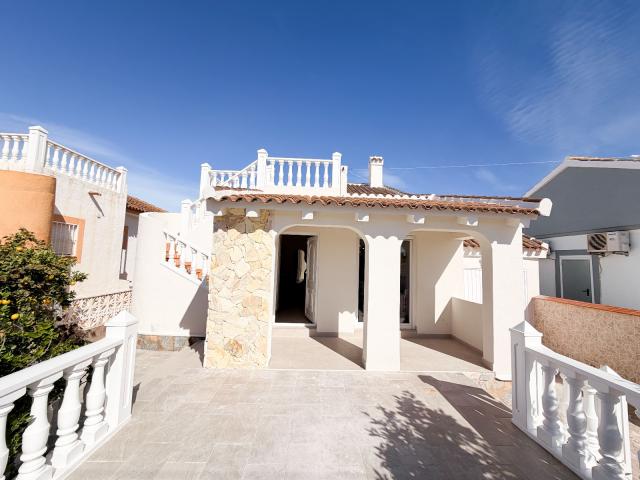 2 bedroom Detached Villa in Playa Flamenca