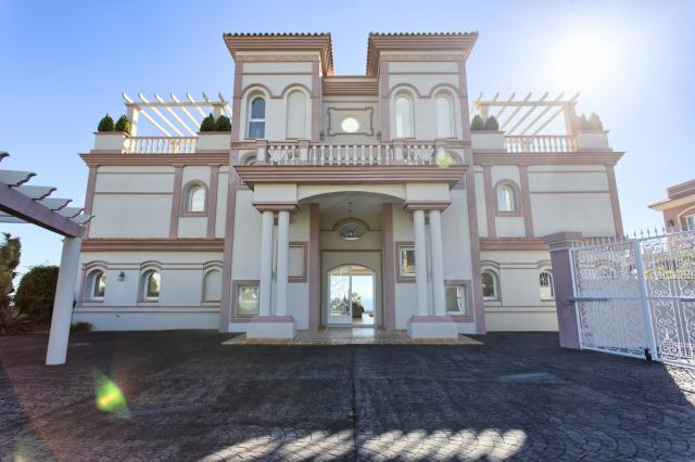 8 bedroom Villa in Marbella