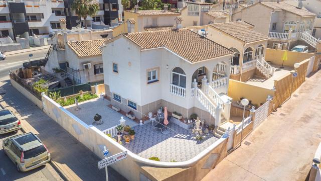 2 bedroom VILLA in ORIHUELA COSTA