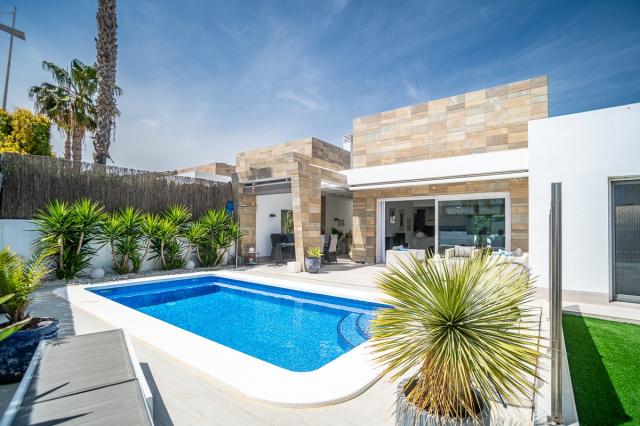 3 bedroom VILLA in ALGORFA