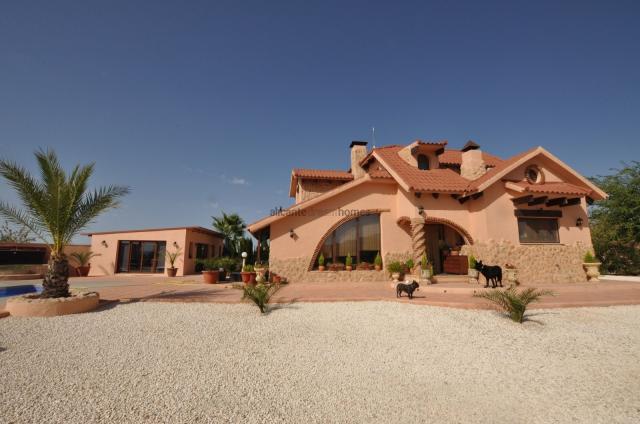 5 bedroom Villa in Pinoso