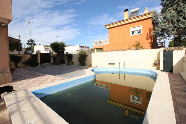 4 bedroom Townhouse in Monóvar