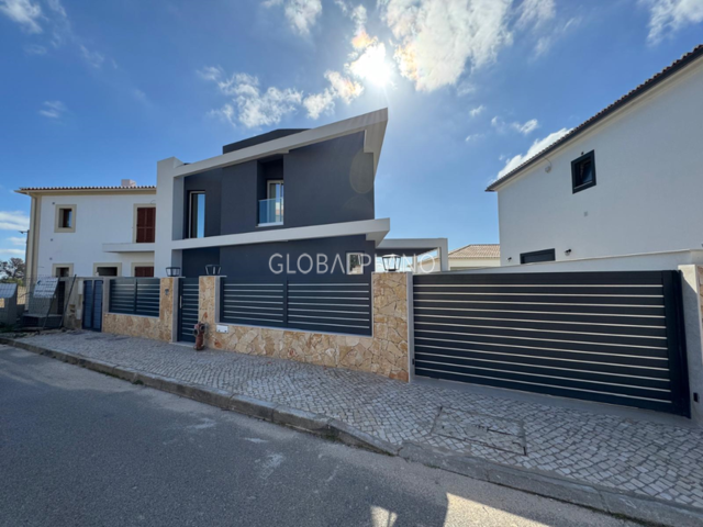 4 bedroom villa in Mexilhoeira Grande