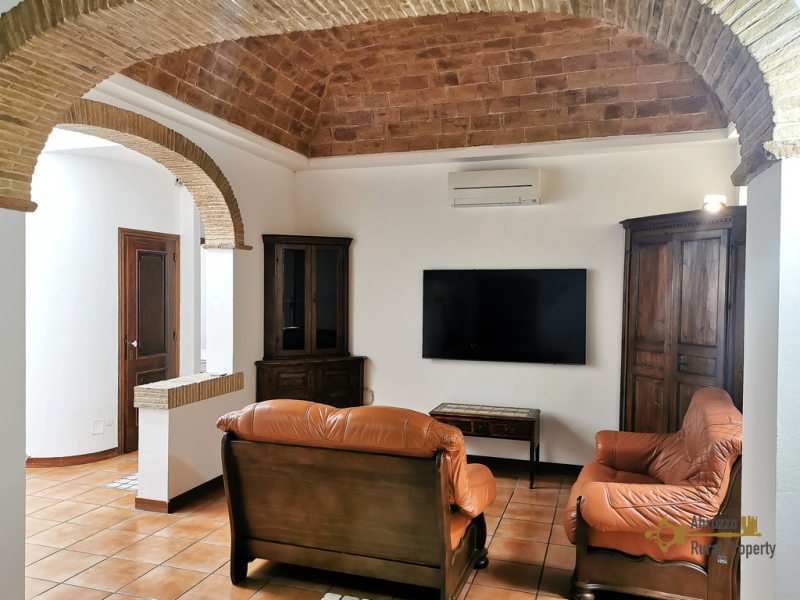 Renovated ancient house at just 3 km from the beach. Vasto.