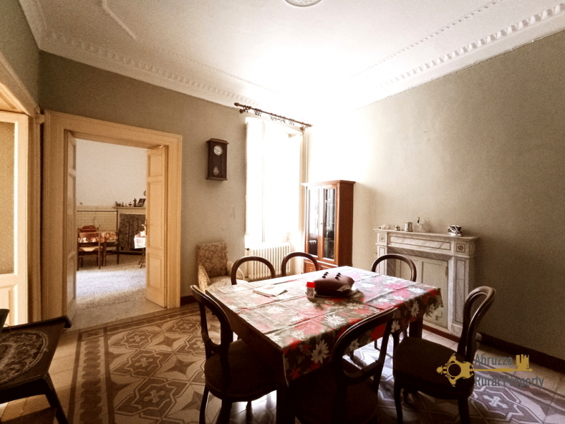Elegant palazzo dated back to the 18th century, perfect condition. Larino.