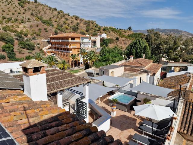 5 bedroom Village House in Vinuela