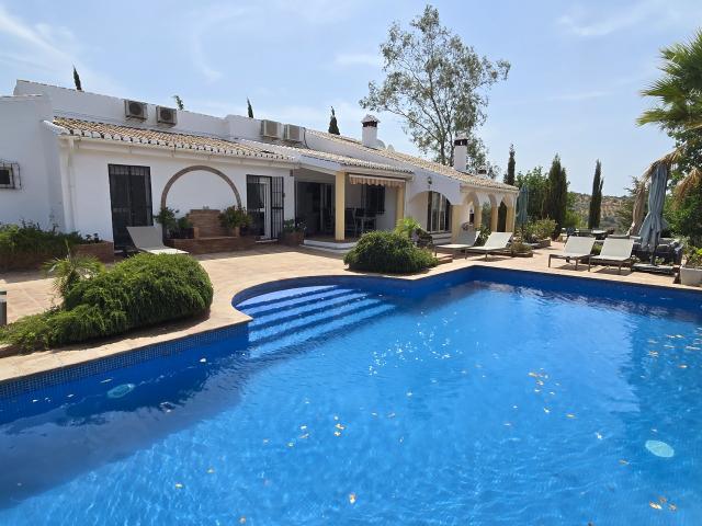4 bedroom Villa in Vinuela