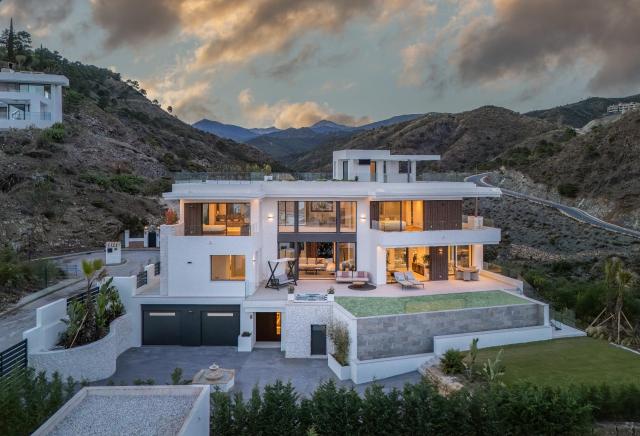 6 bedroom Villa in Benahavis