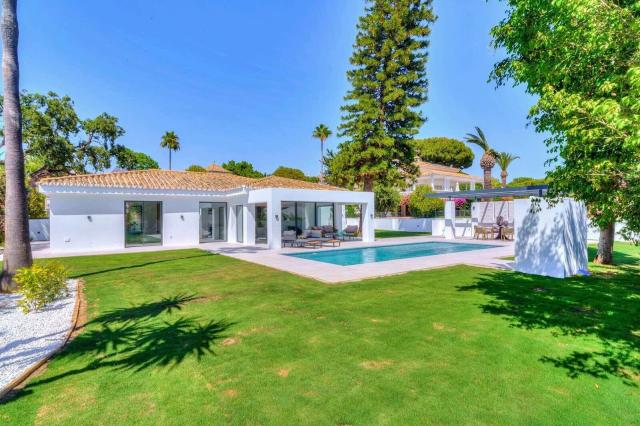 4 bedroom Villa in Elviria