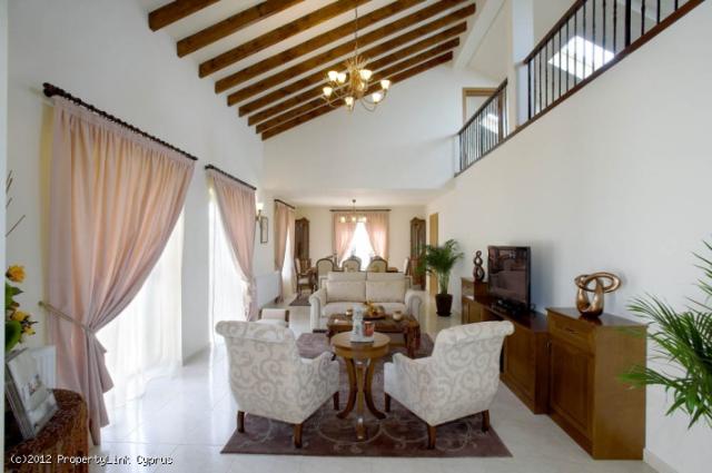 4 bedroom town house in Zanakia