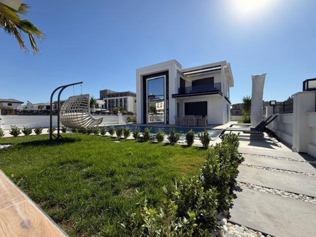 4 bedroom Villa in Altinkum
