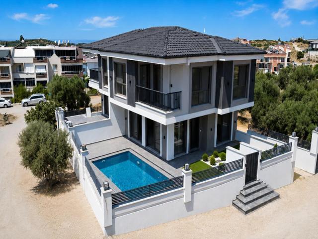4 bedroom Villa in Altinkum