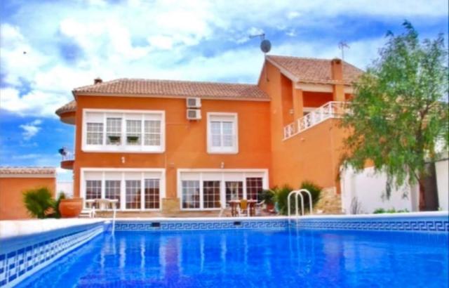 8 bedroom Villa in Crevillente