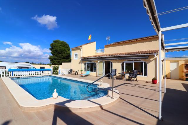 3 bedroom Country Property in Rafal