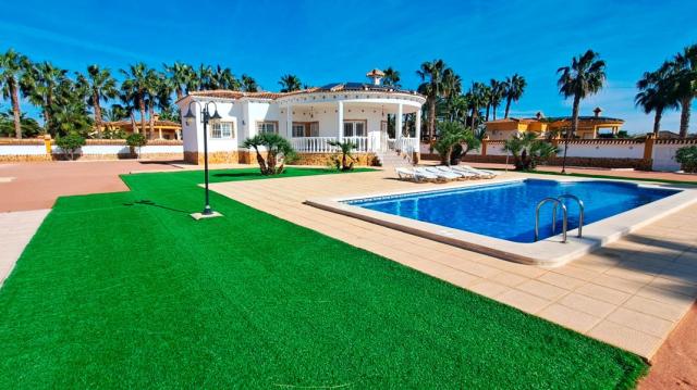 3 bedroom Country Property in Catral
