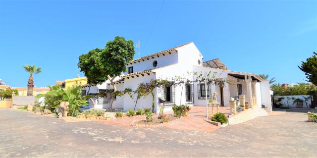 4 bedroom Detached Villa in Orihuela Costa