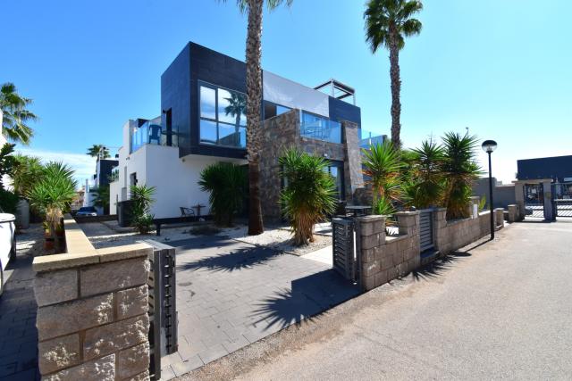 3 bedroom Quad Villa in Orihuela Costa