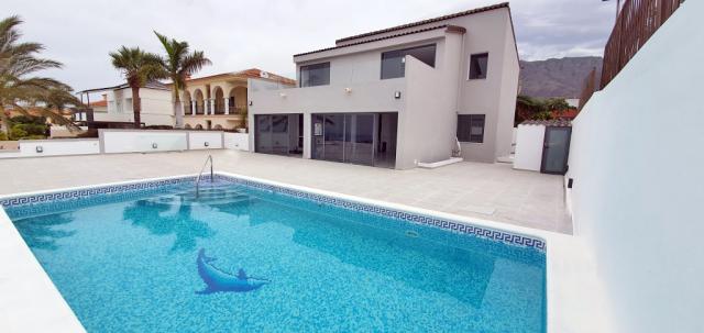 5 bedroom Villa in Adeje