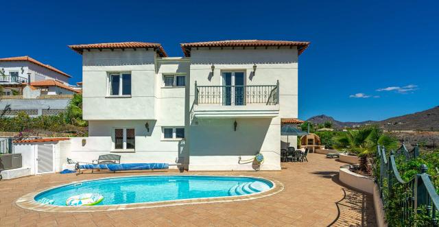 5 bedroom Villa in Chayofa