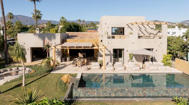 5 bedroom House - Detached Villa in Estepona