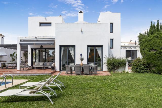 6 bedroom House - Detached Villa in Nueva Andalucía