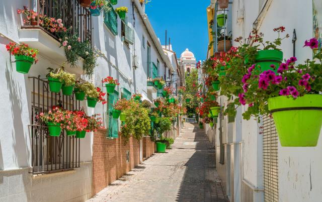 3 bedroom Apartment - Middle Floor Apartment in Estepona