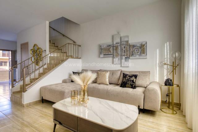 2 bedroom town house with TITLE DEEDS and communal swimming pool on the outskirts of Liopetri - CML105