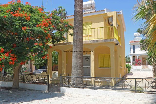 Established 2 bedroom detached house with TITLE DEEDS, just 500m from the sea in Ayia Thekla - SGT107