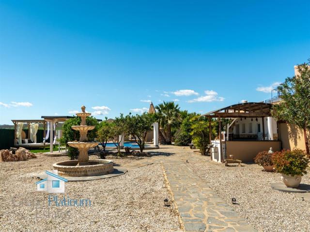 6 bedroom villa in ANTAS