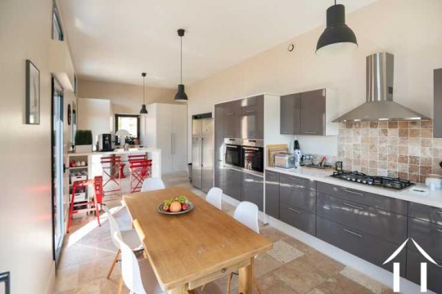 6 bedroom Country House in Beaune