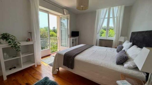 9 bedroom Country House in Montréal