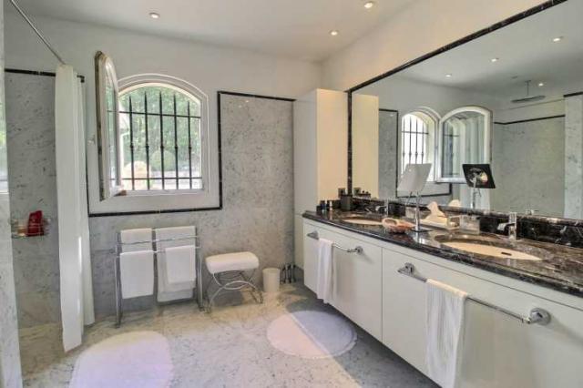 5 bedroom House in Callian