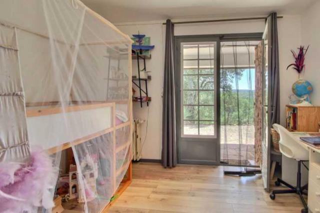 5 bedroom Country House in Saint-Paul-en-Forêt