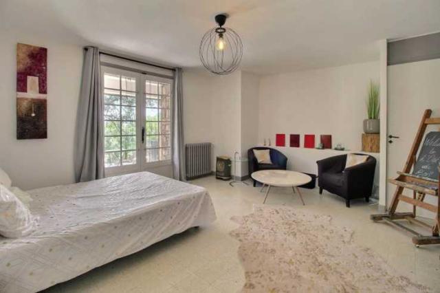 5 bedroom Country House in Saint-Paul-en-Forêt