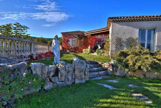5 bedroom Country House in Bauduen