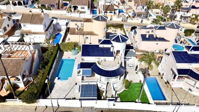 4 bedroom Detached Villa in Pinar De Campoverde