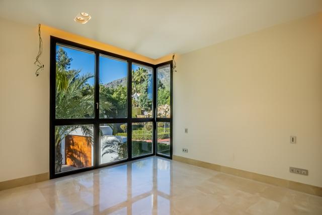 4 bedroom Apartment in Marbella