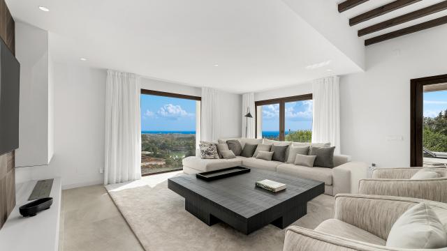 5 bedroom Villa in Estepona