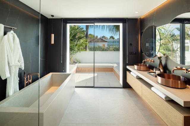 5 bedroom Villa in Marbella