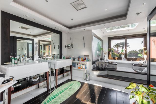 8 bedroom Villa in Marbella