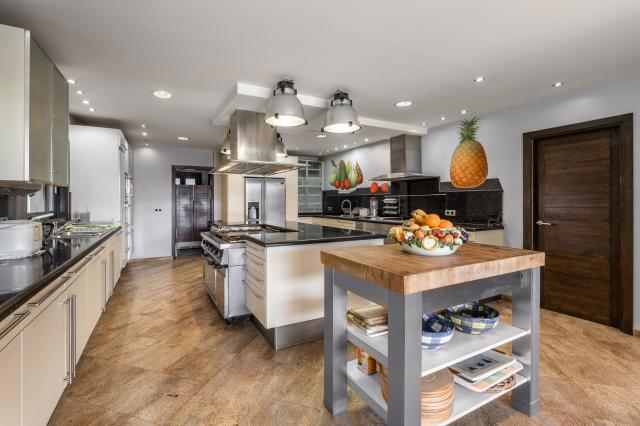 8 bedroom Villa in Marbella