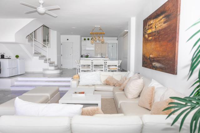 6 bedroom Town House in Estepona