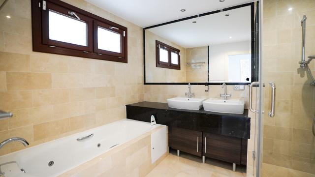 6 bedroom Villa in Benahavis