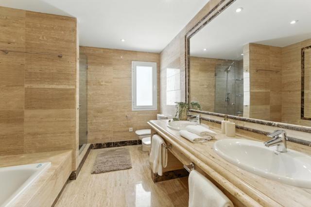 4 bedroom Apartment in Marbella