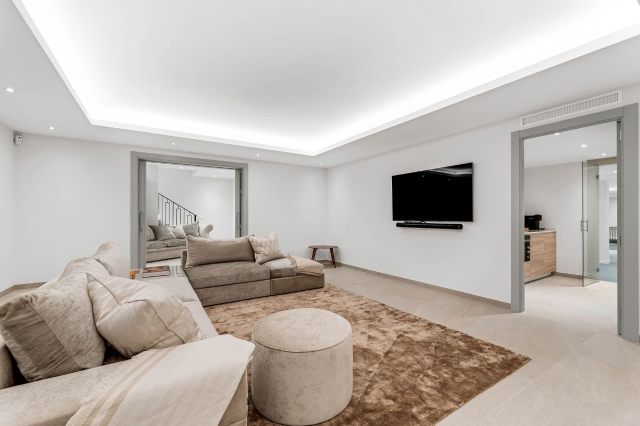 6 bedroom Villa in Marbella