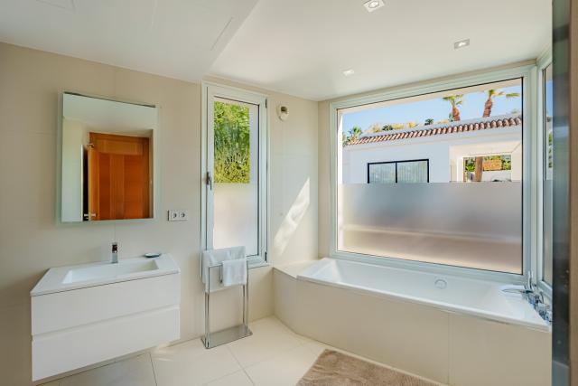 5 bedroom Villa in Marbella