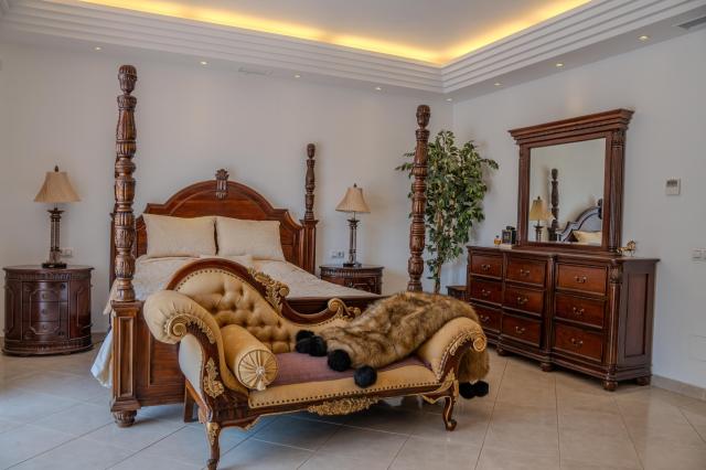 6 bedroom Villa in Benahavis