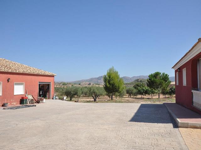 8 bedroom Villa in Sax