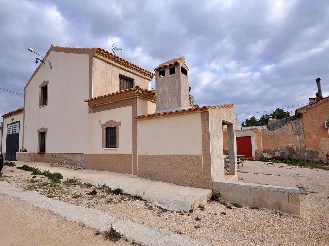 4 bedroom Country house in Yecla