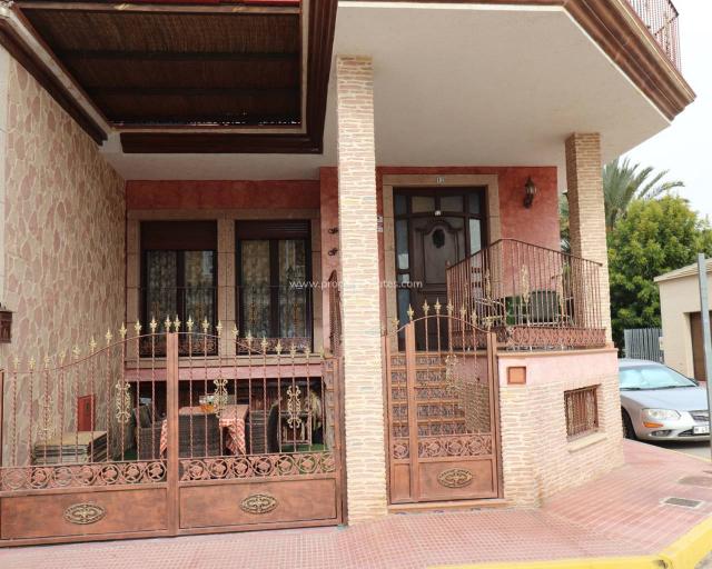 6 bedroom Villa in Daya Nueva